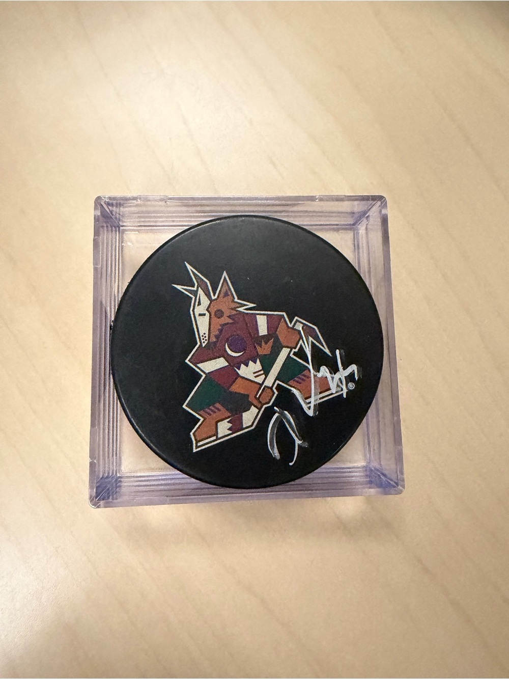 Darcy Kuemper Signed Puck Coyotes 35 VERIFIED